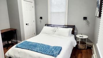 3 bedrooms, desk, iron/ironing board, free WiFi