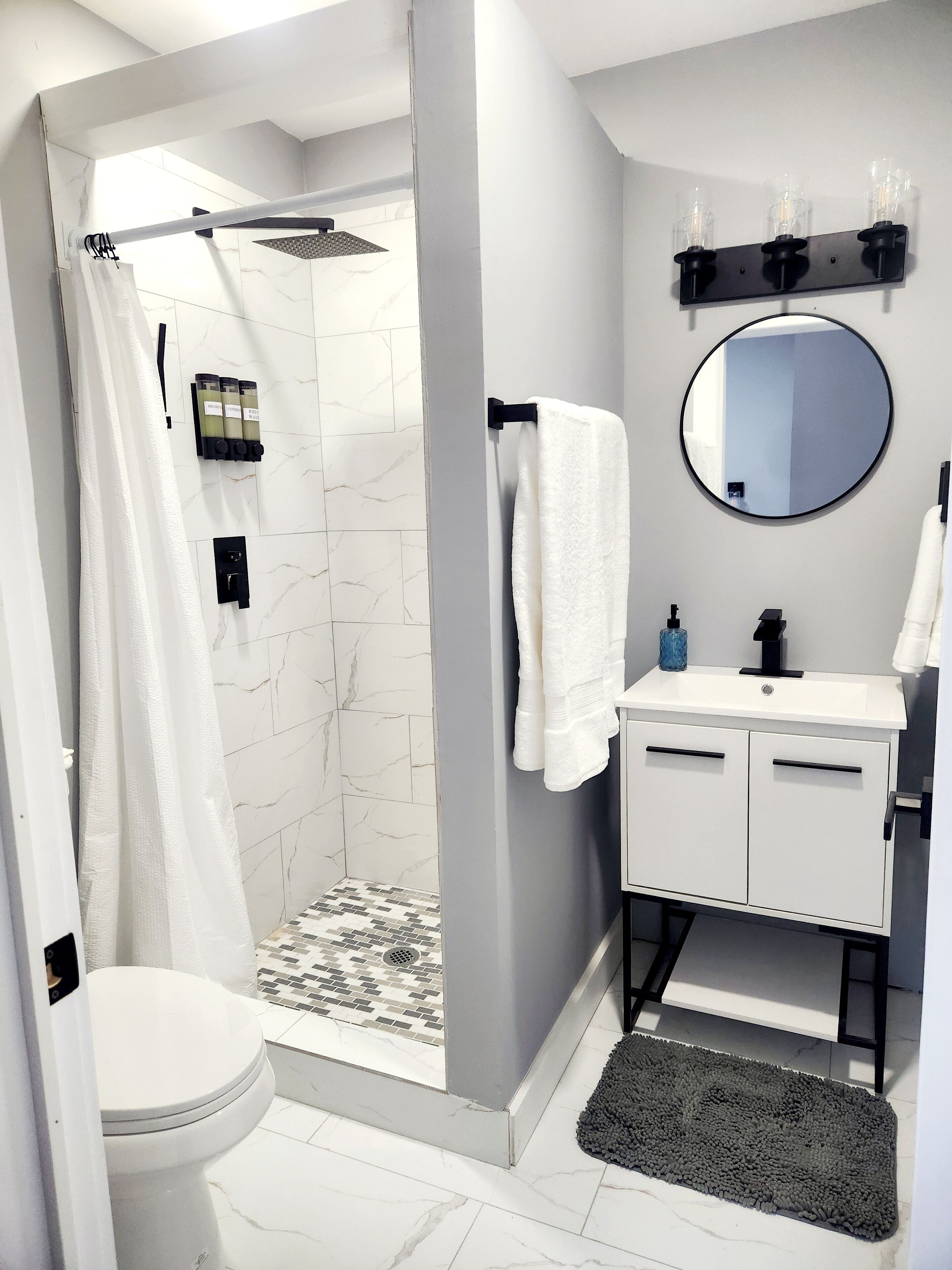 淋浴设施、吹风机、毛巾、肥皂