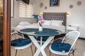 1 bedroom, iron/ironing board, WiFi - Cozy Suite in the Heart of Historic Cuenca awaits you (Cuenca)