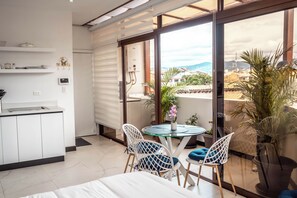 Dining - Cozy Suite in the Heart of Historic Cuenca awaits you (Cuenca)