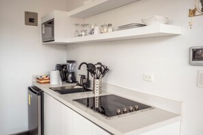 Private kitchen - Cozy Suite in the Heart of Historic Cuenca awaits you (Cuenca)