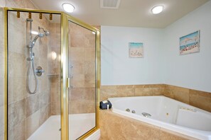 Shower, jetted bath, towels - Lux 3BR Oceanfront Condo w/ Lazy River, Pools & Marina | Caribe D714 | Sleeps 10 (Orange Beach)