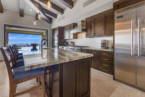 Fridge, microwave, oven, stovetop - Luxury Oceanview Villa with Private Pool & Jacuzzi (Cabo San Lucas)