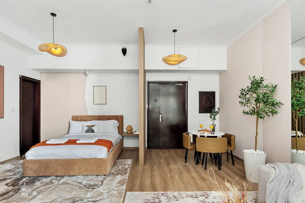 Lägenhet - utsikt mot innergården | Skrivbord, arbetsyta för laptop, strykjärn/strykbräda och gratis wi-fi