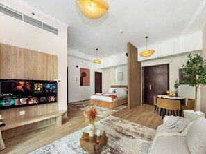 Skrivbord, arbetsyta för laptop, strykjärn/strykbräda och gratis wi-fi