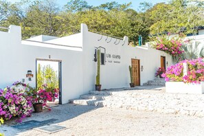 Front of property - Las Guapas Villa (Tamarindo)
