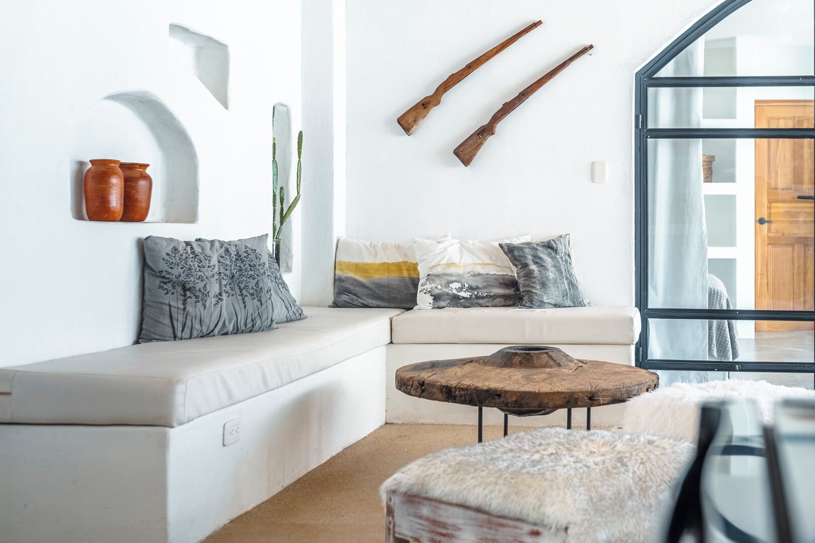 Comfort-Villa, Terrasse, Poolblick | Wohnbereich | Smart-TV
