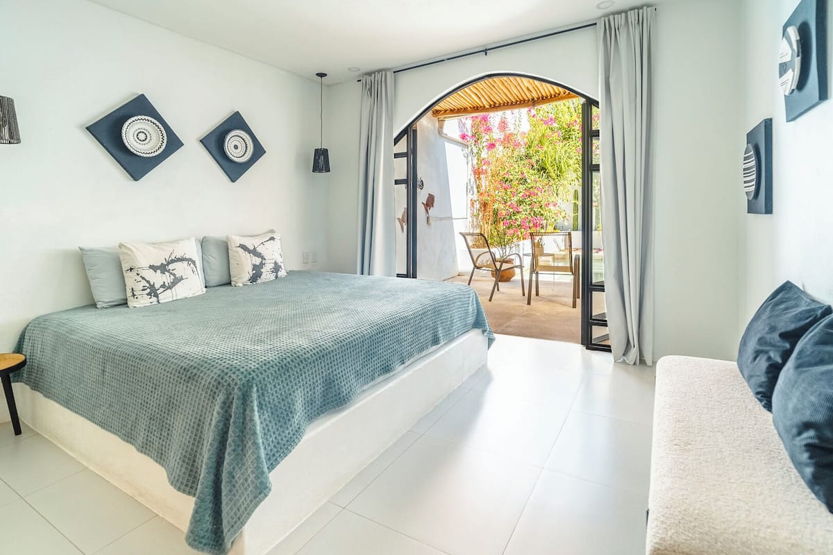 Familienvilla, Terrasse, Poolblick | Hochwertige Bettwaren, Zimmersafe, individuell dekoriert