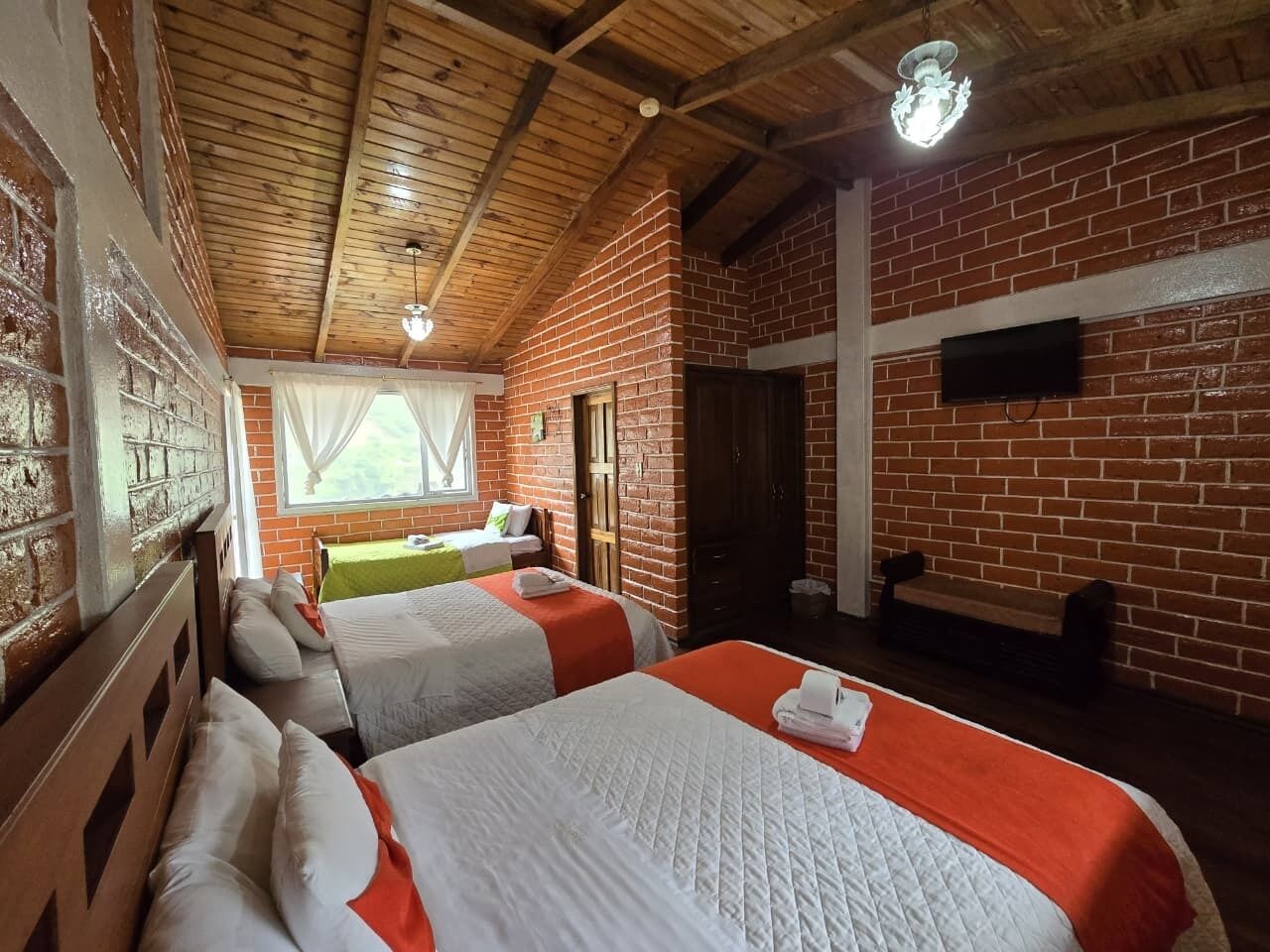 Villa Confort, patio | Edredones de plumas, colchones viscoelásticos, wifi gratis