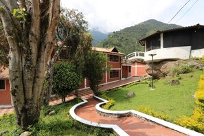 Khuôn viên nơi lưu trú