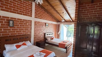 Chambre Triple Confort, patio | Couette en duvet d'oie, matelas mémoire de forme, Wi-Fi gratuit