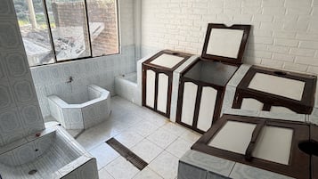 Couples treatment room(s), body treatments, hydrotherapy