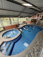 Una piscina techada