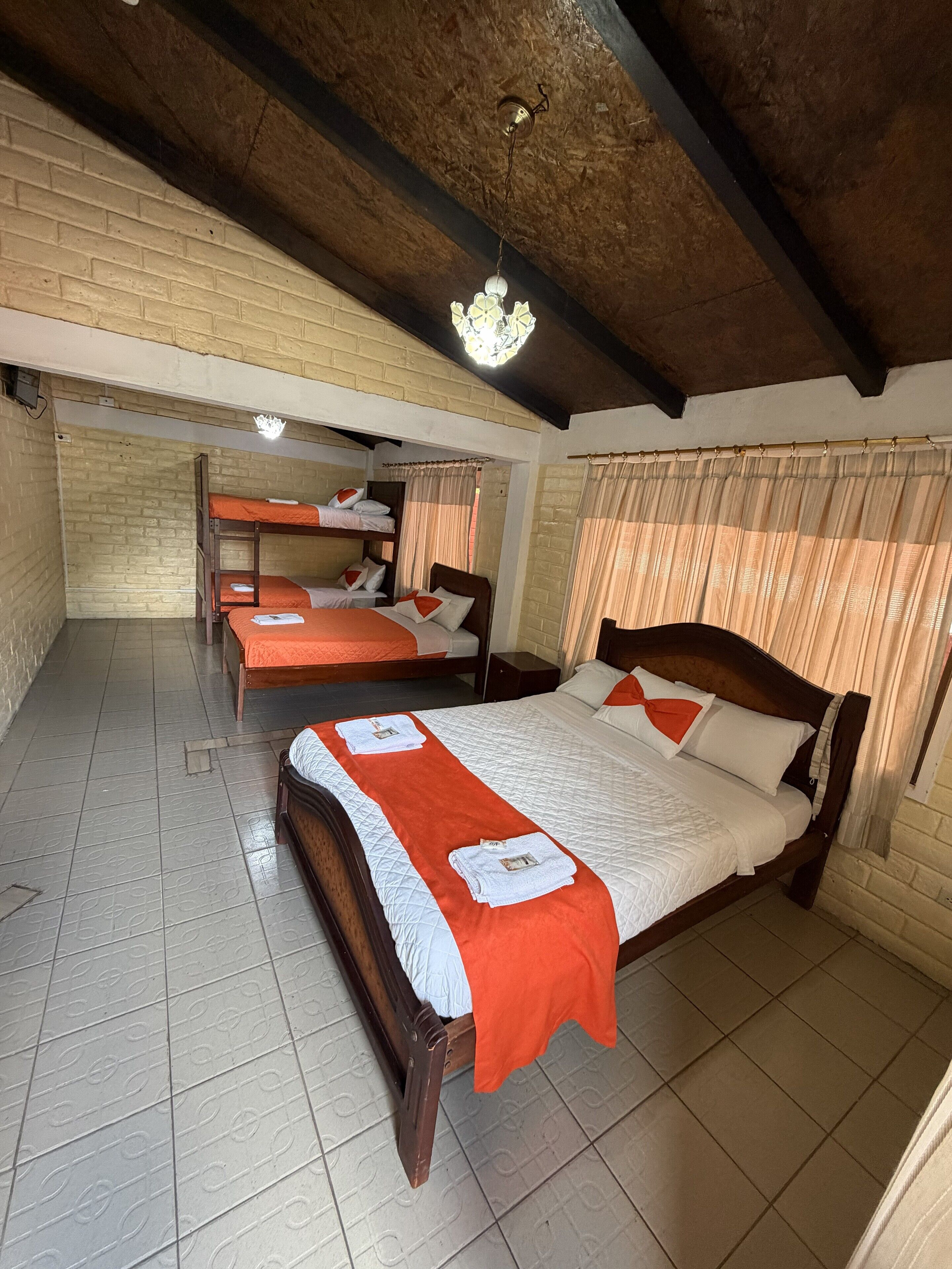 Villa Confort, patio | Edredones de plumas, colchones viscoelásticos, wifi gratis