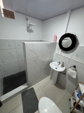 Towels, soap, toilet paper - Perfect 2-bedroom apartment with AC ,Close to the airport and the coast (Guanacaste Province)