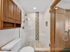 Shower, hair dryer, towels, soap - Sleeps 6, true Ski - in / Ski -out condo in Evergreen community, full kitchen (Brian Head)