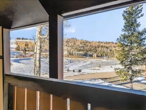 Property grounds - Sleeps 6, true Ski - in / Ski -out condo in Evergreen community, full kitchen (Brian Head)