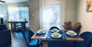 Dining - Bright & cozy 1 bdr apt near Moody/UT/Hyde Park (Austin)