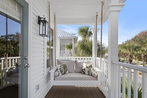 Property grounds - Quick Walk to Beach - Pool - Bicycles - By Outlet Mall - Private Beach Access (Miramar Beach)