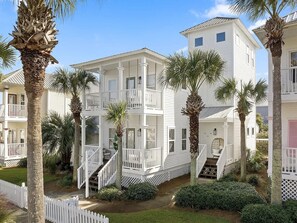 Exterior - Quick Walk to Beach - Pool - Bicycles - By Outlet Mall - Private Beach Access (Miramar Beach)