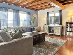 TV, fireplace, stereo - Water front & Sunsets-Sylvan Beach - Oneida Lake (Canastota)