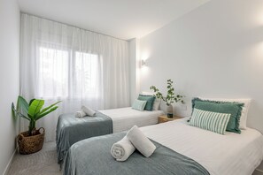 2 bedrooms, iron/ironing board, WiFi, bed sheets - GARDEN BREEZE PUNTA PRIMA| 2 BR | 2 BR | BBQ AREA| POOL | JACUZZI | HOLIDAY | LONG RENT (Torrevieja)