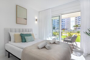 2 bedrooms, iron/ironing board, WiFi, bed sheets - GARDEN BREEZE PUNTA PRIMA| 2 BR | 2 BR | BBQ AREA| POOL | JACUZZI | HOLIDAY | LONG RENT (Torrevieja)