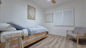 Iron/ironing board, internet, bed sheets