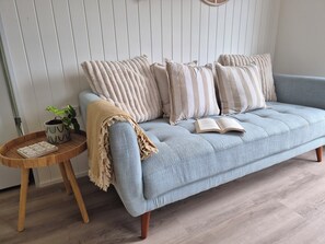 Living area - NEW - The Coastal Cactus Villa (Battery Hill)