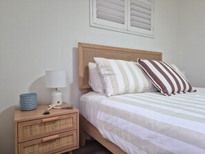 Fer et planche à repasser, accès Internet, draps fournis