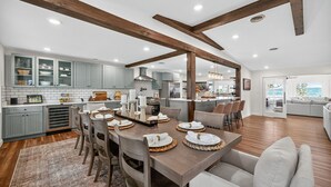 Dining - The Trestle View (White Pine)