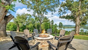 Terrace/patio - The Trestle View (White Pine)