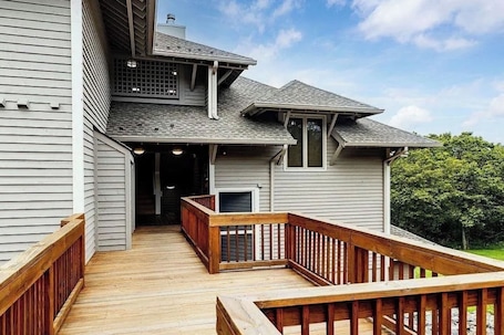 Terrace/patio. Walk to Ski | 3BR/3BA | Sleeps 12 | Pets OK