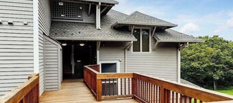 Walk to Ski | 3BR/3BA | Sleeps 12 | Pets OK