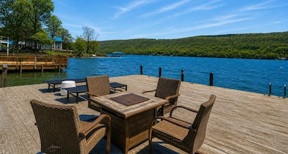 Private Keuka Lake Front | Dock | Near Wineries