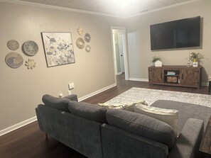 Interior - Cozy & Comfortable Fully Furnished 3-Bedroom Home in Lyons, GA (Lyons)