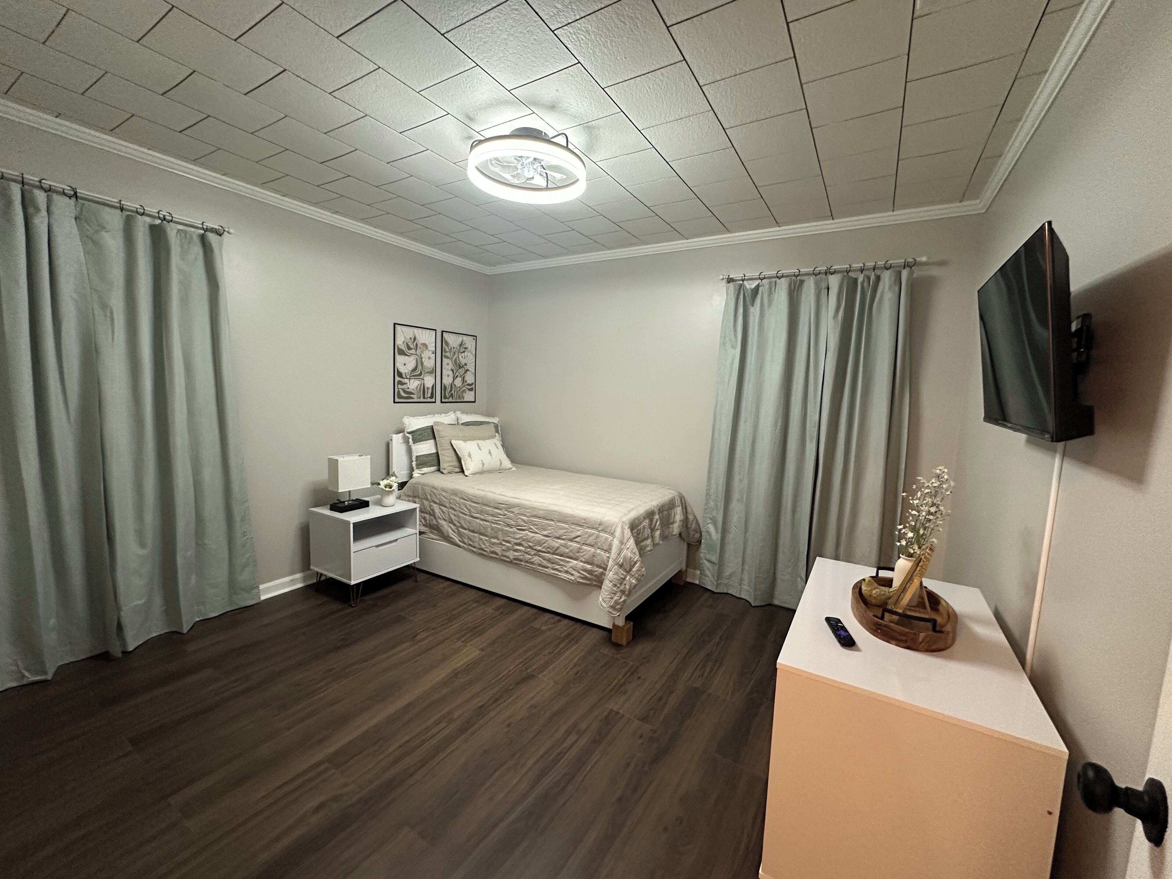 3 bedrooms, iron/ironing board, WiFi