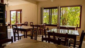 Breakfast area - Pousada Porto Belo (Porto Belo)