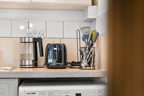 Interior - 2BR | 2 Zip-Kings / 4 Singles | Private Parking (Bedford)