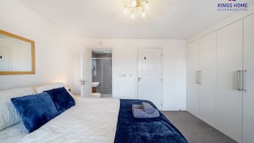 4 bedrooms, desk, iron/ironing board, free WiFi