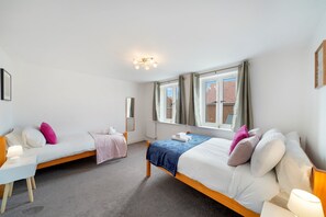 4 makuuhuonetta, työpöytä, silitysrauta/-lauta, ilmainen Wi-Fi