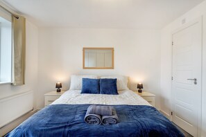 4 makuuhuonetta, työpöytä, silitysrauta/-lauta, ilmainen Wi-Fi