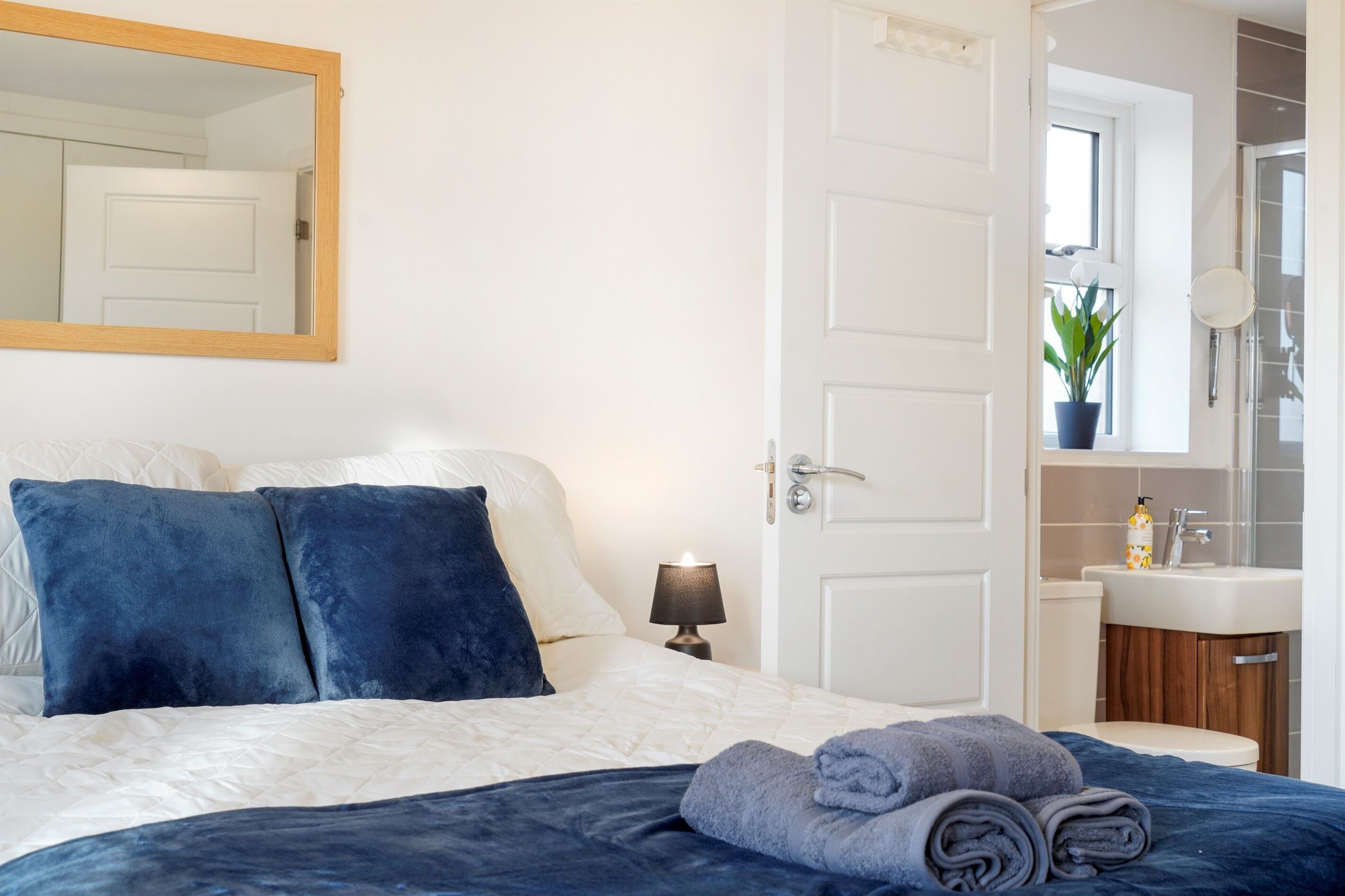 4 bedrooms, desk, iron/ironing board, free WiFi