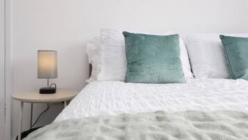 3 habitaciones, escritorio, tabla de planchar con plancha y wifi gratis