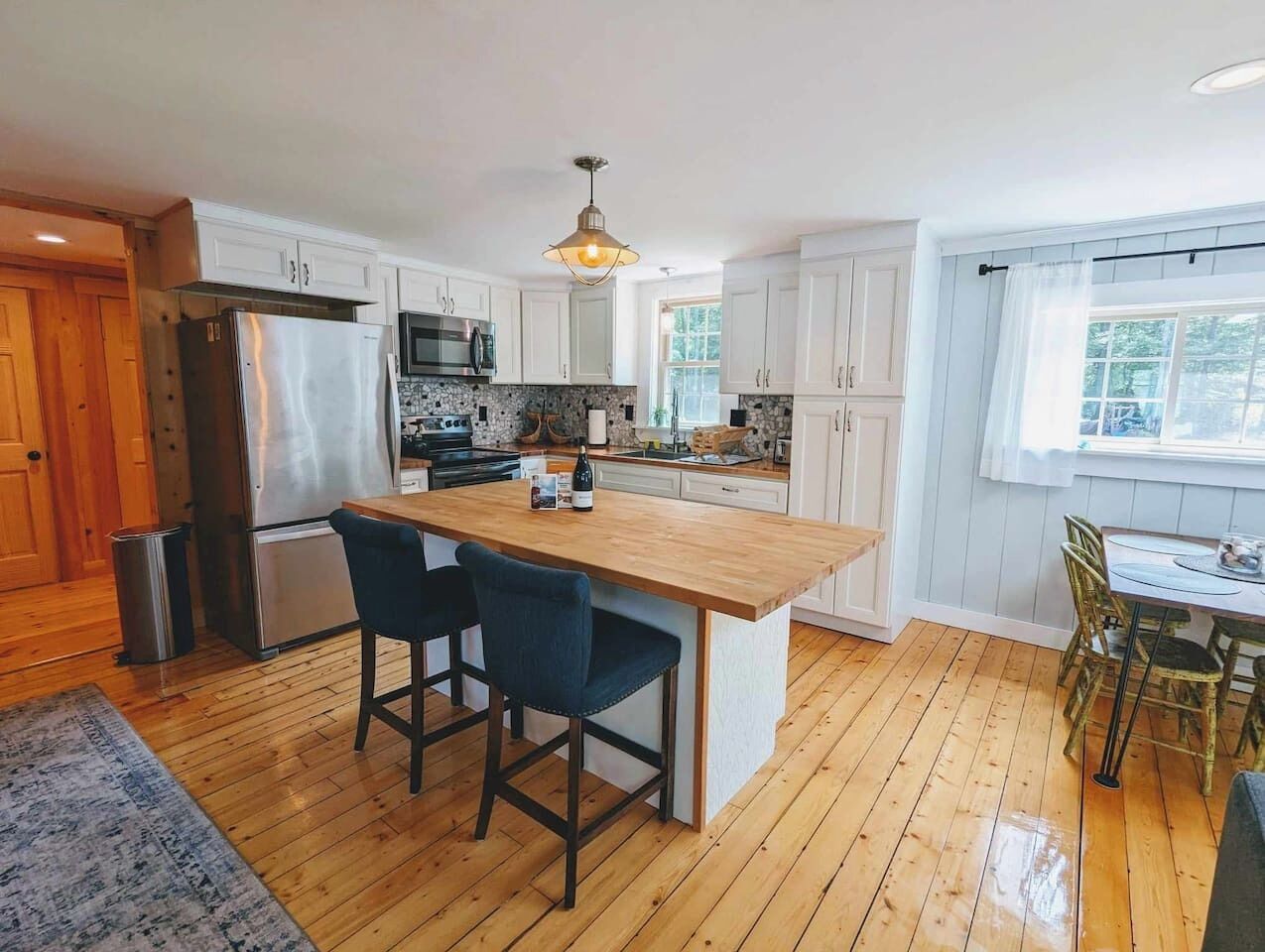 Køleskab, ovn, kogeplade, kaffe-/temaskine