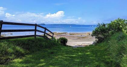 Harpswell Oceanfront Cottage with Private Beach