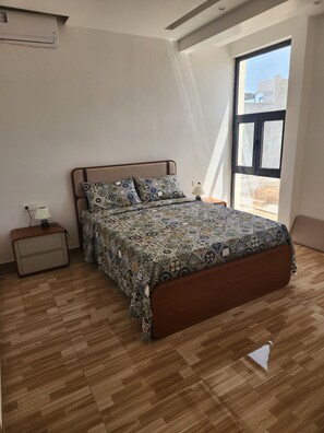 Iron/ironing board, WiFi, bed sheets - Luxury house with swimming pool Tarrafal, close to the beach (Tarrafal)