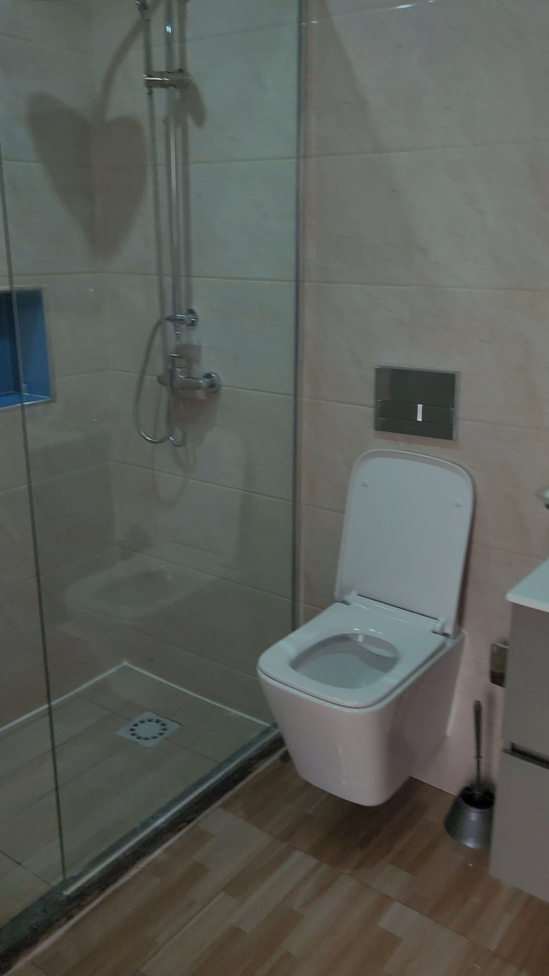 Doccia, asciugacapelli, asciugamani, sapone