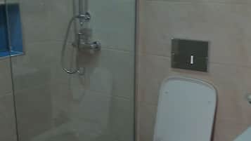 Doccia, asciugacapelli, asciugamani, sapone