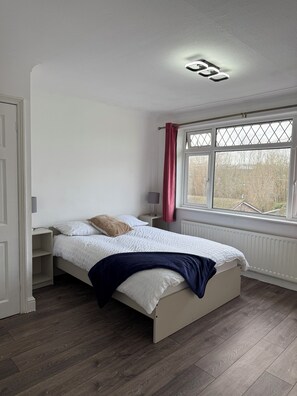 3 dormitorios, escritorio, tabla de planchar con plancha y wifi gratis